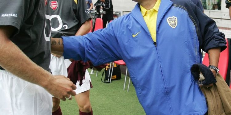 El club europeo que recordó el paso de Maradona como dirigente de Boca