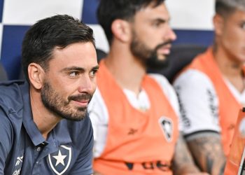 El hijo de Ancelotti ganó en su debut en Botafogo, pero figuró como ¡entrenador de arqueros!