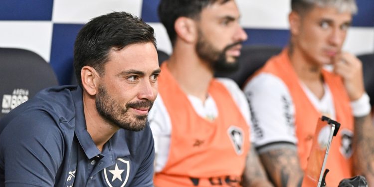 El hijo de Ancelotti ganó en su debut en Botafogo, pero figuró como ¡entrenador de arqueros!