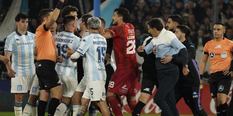 La locura de Costas por el gol anulado a Maravilla y el penal para Barracas