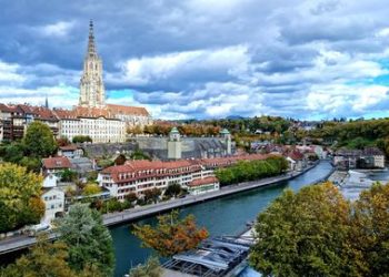 La mitad de las quejas por no aceptar efectivo apuntan a la Administración Pública