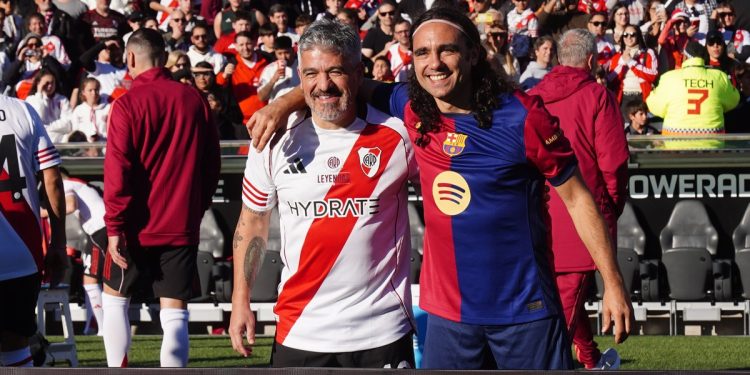 Lo más destacado del partido de leyendas entre River y el Barcelona: el gol de Ortega, un emotivo momento junto al Beto Alonso y ovaciones a montones