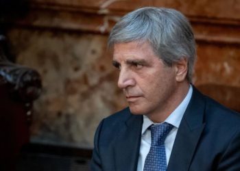 Caputo justificó intervención del Banco Central para absorber pesos y frenar la suba del dólar