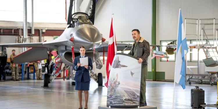 Luis Petri en EEUU: reunión con el jefe del Pentágono y compra de vehículos militares