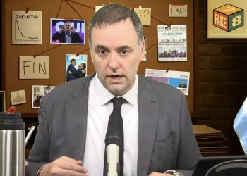 Manuel Adorni lanzó su streaming “Fake-7-8” para “combatir noticias falsas”