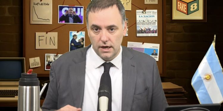 Manuel Adorni lanzó su streaming “Fake-7-8” para “combatir noticias falsas”