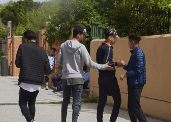 El PP de Murcia cede ante Vox y revoca la compra de viviendas destinadas a la acogida de menores extranjeros