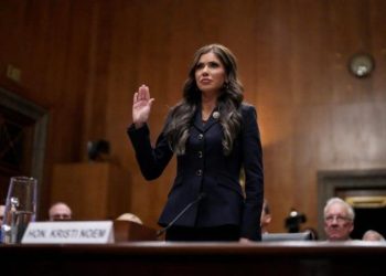 Milei recibe a la jefa de Seguridad de Trump: antimigración, polémica y alineamiento total