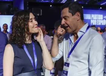 La vía andaluza gana fuerza en el PP nacional, que quiere replicar los pasos de Juanma Moreno en el Gobierno