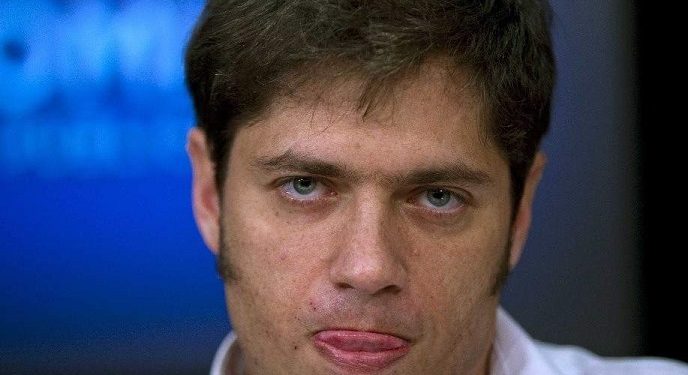 Kicillof ejecuta una purga “soviética” en la Policía Bonaerense por supuesta afinidad política con un candidato libertario