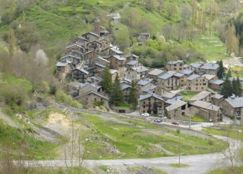El pueblo de Cataluña al que solo se puede acceder por carretera desde Andorra: dónde está y cómo llegar