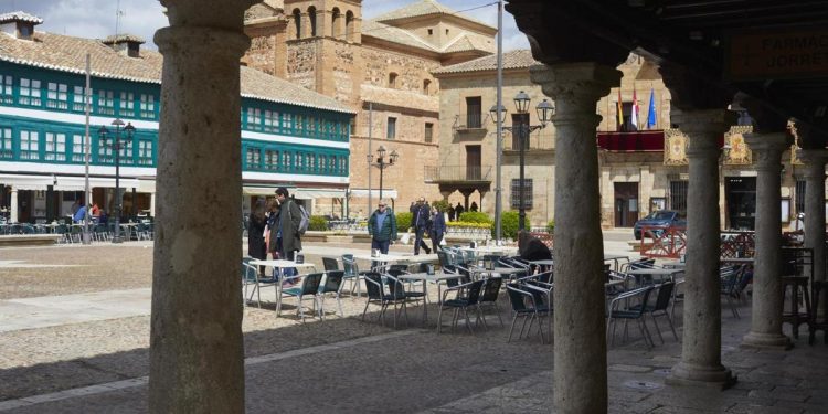 El pueblo de Castilla-La Mancha perfecto para visitar este verano: rico patrimonio histórico-artístico y cerca de lagunas en las que refrescarse