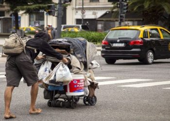 La pobreza bajó al 31,6 % en el primer semestre y es la más baja desde 2018