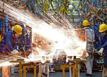 Suspensiones en la industria: cuáles son los sectores más afectados y por qué