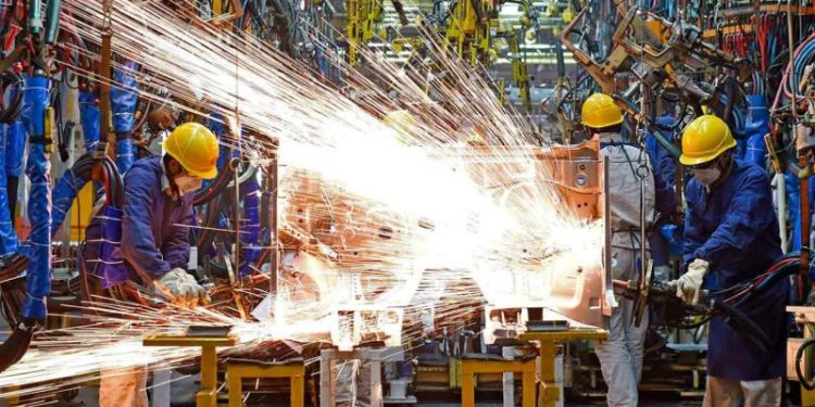 Suspensiones en la industria: cuáles son los sectores más afectados y por qué