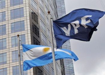 Una buena para Argentina: suspenden temporalmente la orden de entrega del 51% de YPF