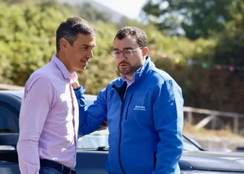 Sánchez insiste en la necesidad del pacto de Estado por la emergencia climática en su visita a Asturias