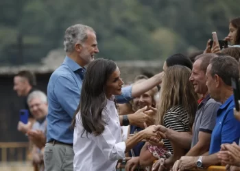 Los Reyes se vuelcan con una Sanabria herida por las llamas: «Queríamos estar cerca de los afectados»
