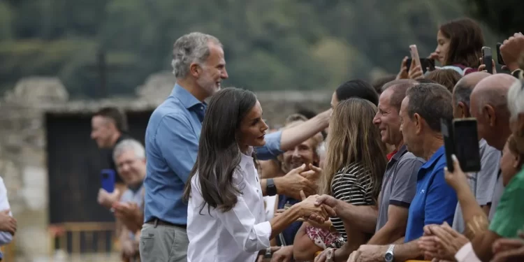 Los Reyes se vuelcan con una Sanabria herida por las llamas: «Queríamos estar cerca de los afectados»