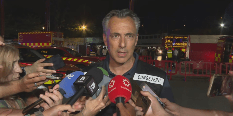 El consejero de Medio Ambiente apunta a una tormenta seca por encima de los 70 kilómetros por hora en el incendio de Tres Cantos