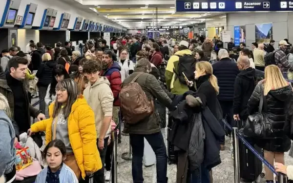 Negativo: Paro de controladores aéreos provoca demoras y cancelaciones en todo el país, hasta el 30 de agosto