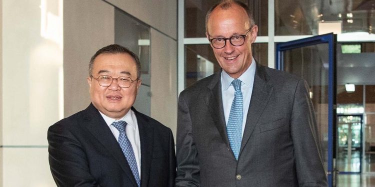 China detiene al destacado diplomático Liu Jianchao en medio de campaña anticorrupción