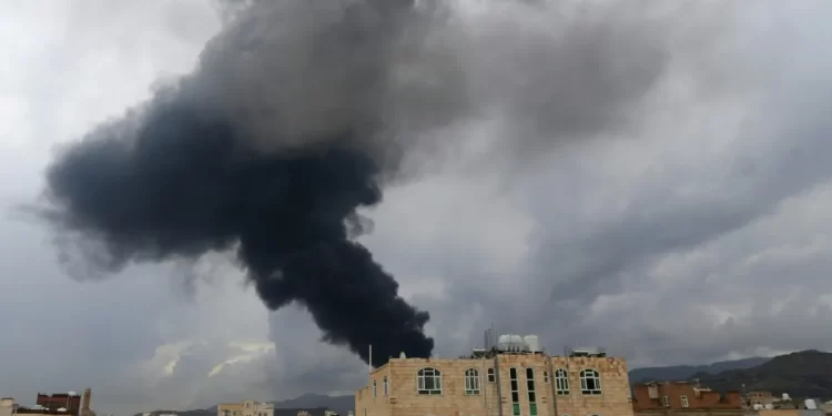 Israel bombardeó el palacio presidencial hutí y varias infraestructuras en Saná