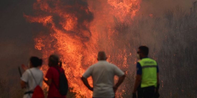 Aumentan las evacuaciones en Sanabria ante el avance de las llamas: «Hay mucho nerviosismo»