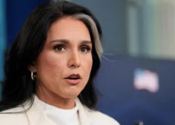 La Secretaria de defensa de EE.UU retira autorizaciones de seguridad a 37 exagentes de inteligencia acusados de manipulación política