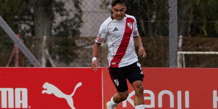 Alex Woiski debutó en la Reserva de River: de qué jugó y cómo fueron sus 90′ en cancha