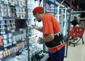 Aumentos de precios en góndolas: tras salto del dólar supermercados resisten su aplicación