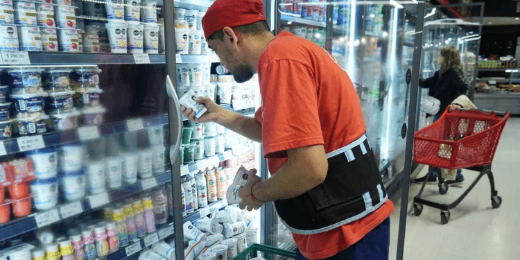 Aumentos de precios en góndolas: tras salto del dólar supermercados resisten su aplicación