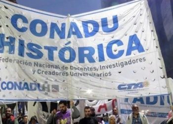 Conadu definió profundizar el plan de lucha de la docencia universitaria, con paros y movilizaciones