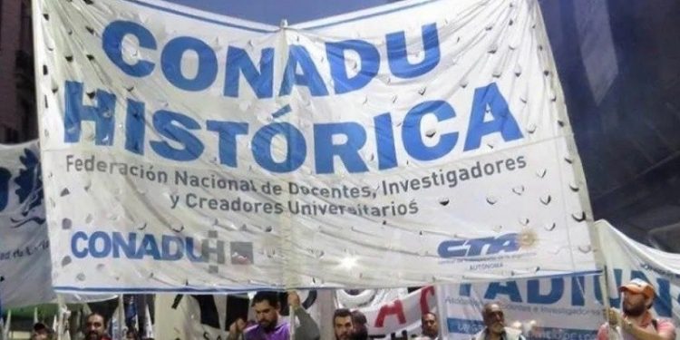Conadu definió profundizar el plan de lucha de la docencia universitaria, con paros y movilizaciones
