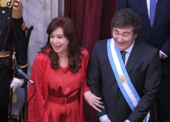 Kirchner acusa a Milei de cobarde por culpar a Villarruel; Caputo señala al “riesgo kuka” como causa del dólar alto… ¿pero dónde está el riego?