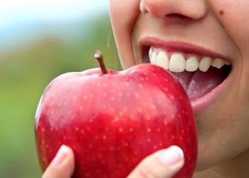 Cuál es el impacto de la manzana en el estreñimiento y la salud intestinal