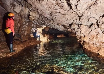 Buscan a un espeleólogo desaparecido en una cueva de Riópar