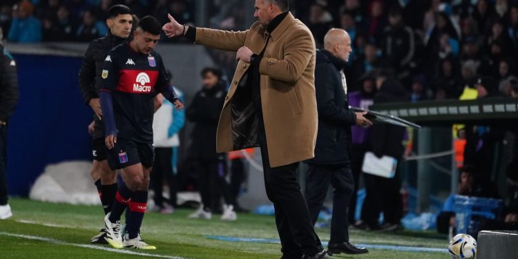 Dabove: el reto clave a sus dirigidos en el vestuario y qué dijo del árbitraje de Darío Herrera vs. Racing