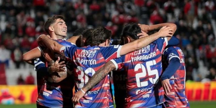 Desde Unión advierten a River: “Practicamos penales todos los jugadores” y “tenemos un dato de Armani”