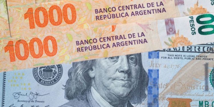 Dólar o plazo fijo: ¿en qué conviene invertir para no perder dinero?