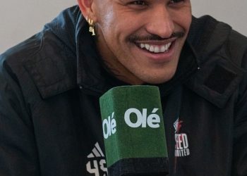 El showman de Riestra: “Si no fuese arquero sería públicas de un boliche”