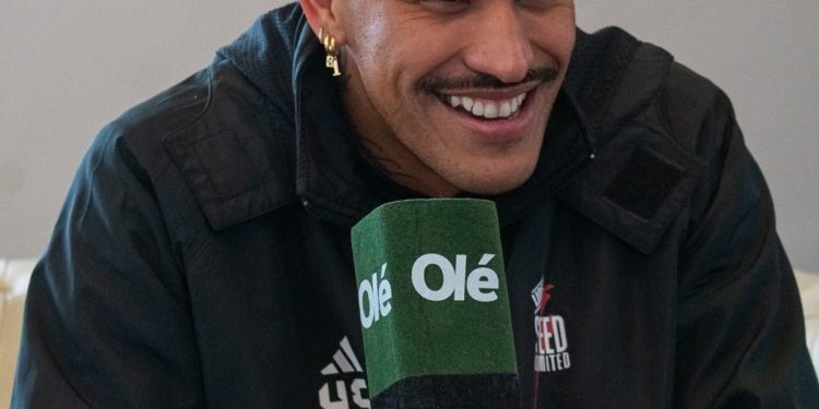 El showman de Riestra: “Si no fuese arquero sería públicas de un boliche”