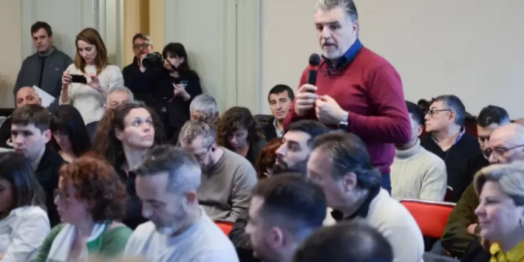 Gremios marítimos y fluviales se movilizan al Congreso contra el DNU 340/25