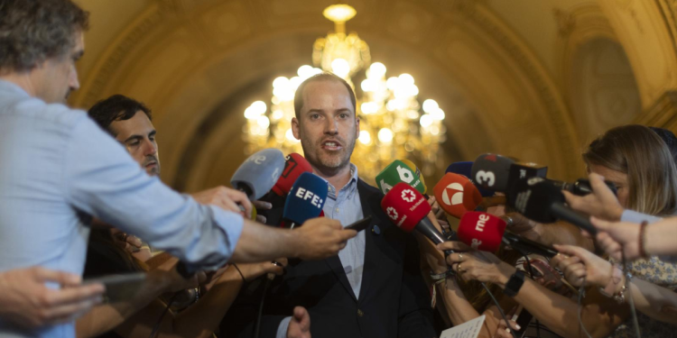 El PP catalán expresa su «respeto total» a la decisión del partido en Jumilla