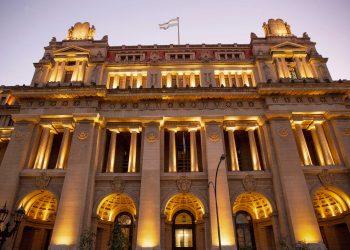 El Gobierno evalúa negociar la ampliación de la Corte Suprema con el kirchnerismo tras las elecciones