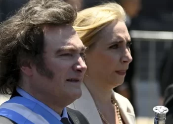 Milei exigió en gabinete identificar al “topo” de las grabaciones, pero Francos lo niega