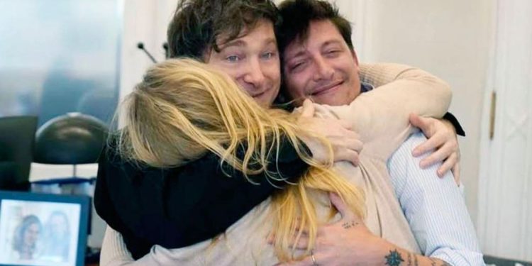 Denuncia por presuntas coimas en discapacidad reaviva la interna entre Karina Milei y Santiago Caputo