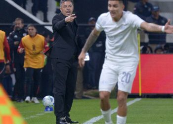 La bronca de Gallardo en el banco por el primer tiempo de River: “Para adelante, dale viejo”
