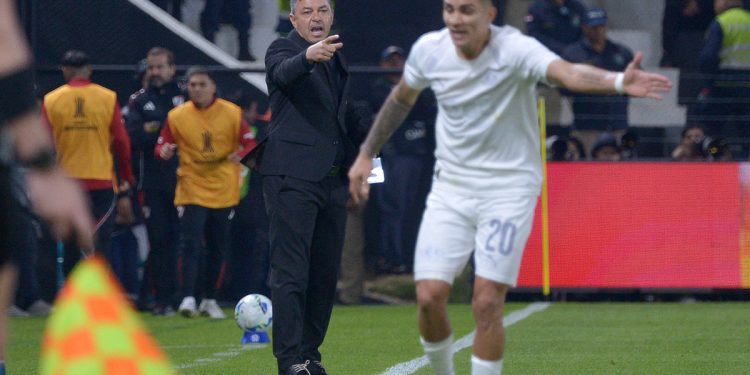 La bronca de Gallardo en el banco por el primer tiempo de River: “Para adelante, dale viejo”