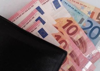 Las compras de pago móvil de CaixaBank crecen un 34 % hasta un récord de 100,7 millones